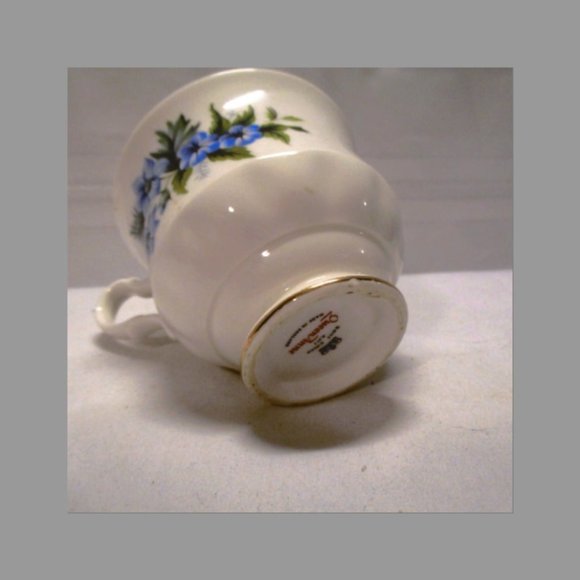 Queen Anne Tea Cup-Bone China-Daisy Patern-Made In England-Pattent # 8565 - Picture 3 of 10